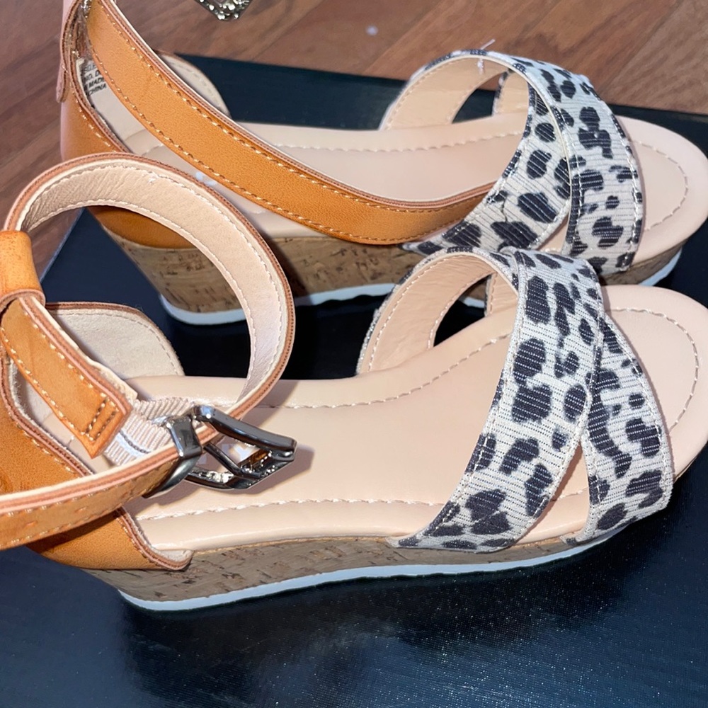 DKNY Summer leopard girls sandals